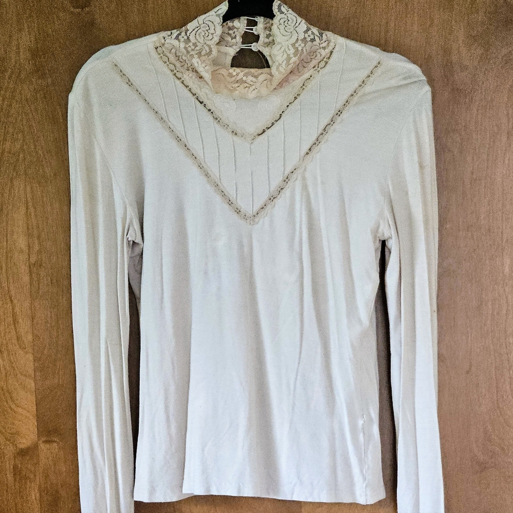 Vintage Elegant Cream Lace Trim Long Sleeve Turtle Neck Top Women's Size Medium